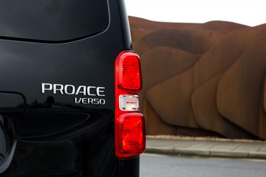 Логотип Toyota ProAce Verso Compact 2016 года  (UK) (фото 5 из 24)